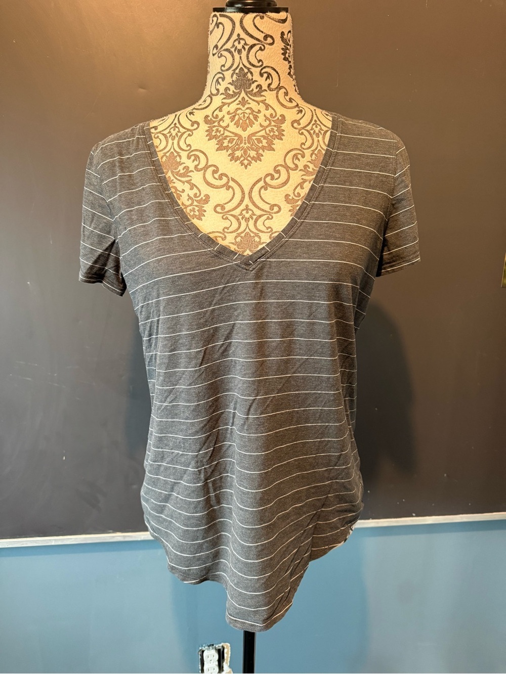 lululemon athletica Gray Striped V-Neck Short Sleeve Tee